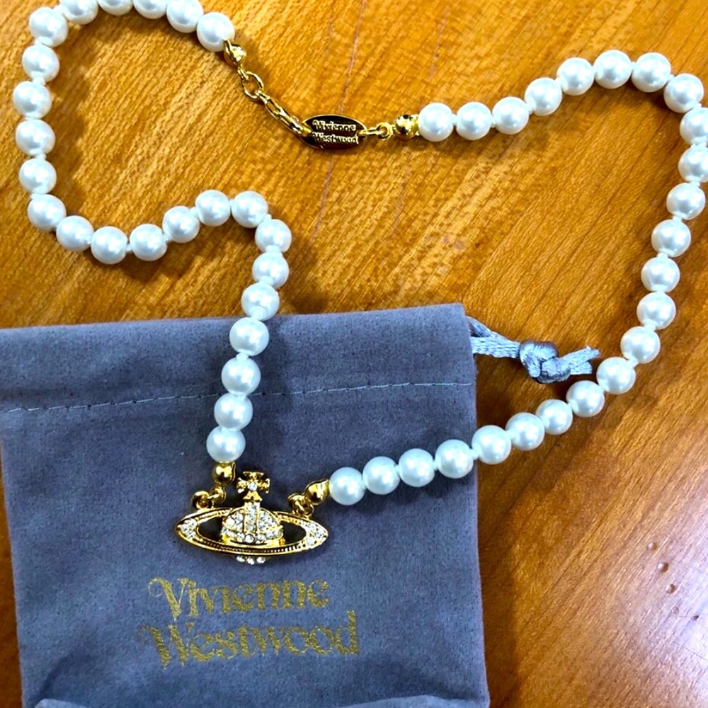 Iconic Vivienne Westwood pearl choker